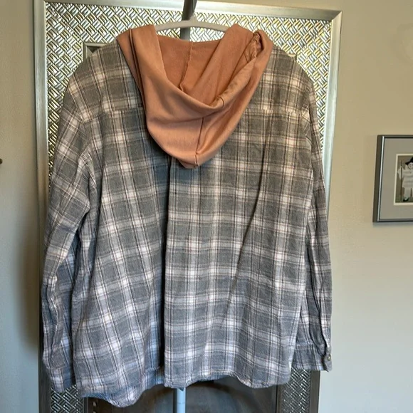 Previously owned flannel.  Size XL.  Cozy to throw over a tank. - Picture 2 of 3